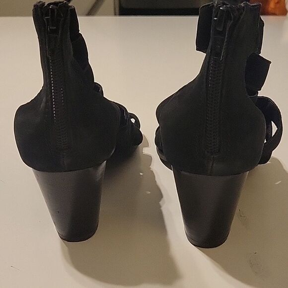 VIONIC CUTOUT BLACK LEATHER HEELED BACK ZIP BOOTIES HEELS BOOTS 9 - Picture 8 of 9